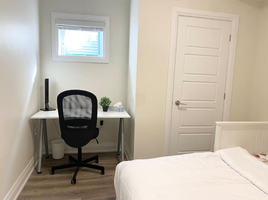 Beautiful Walk Out Basement Apartment In Pickering Near Beach Buitenkant foto